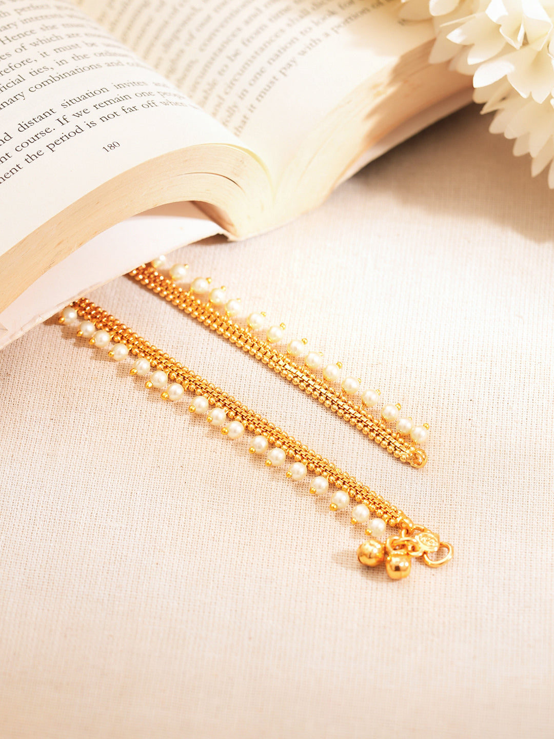 【Rubans】 Set of 2 Gold Plated Pearl Beaded Ghungroo Anklets｜ゴールドメッキ パールビーズ グングルー アンクレット 2本セット