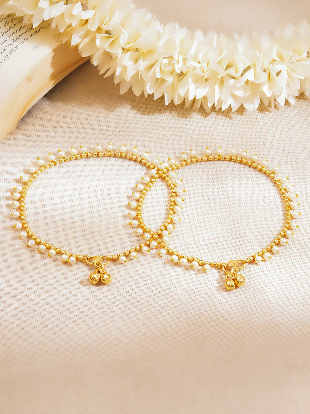 【Rubans】 Set of 2 Gold Plated Pearl Beaded Ghungroo Anklets｜ゴールドメッキ パールビーズ グングルー アンクレット 2本セット