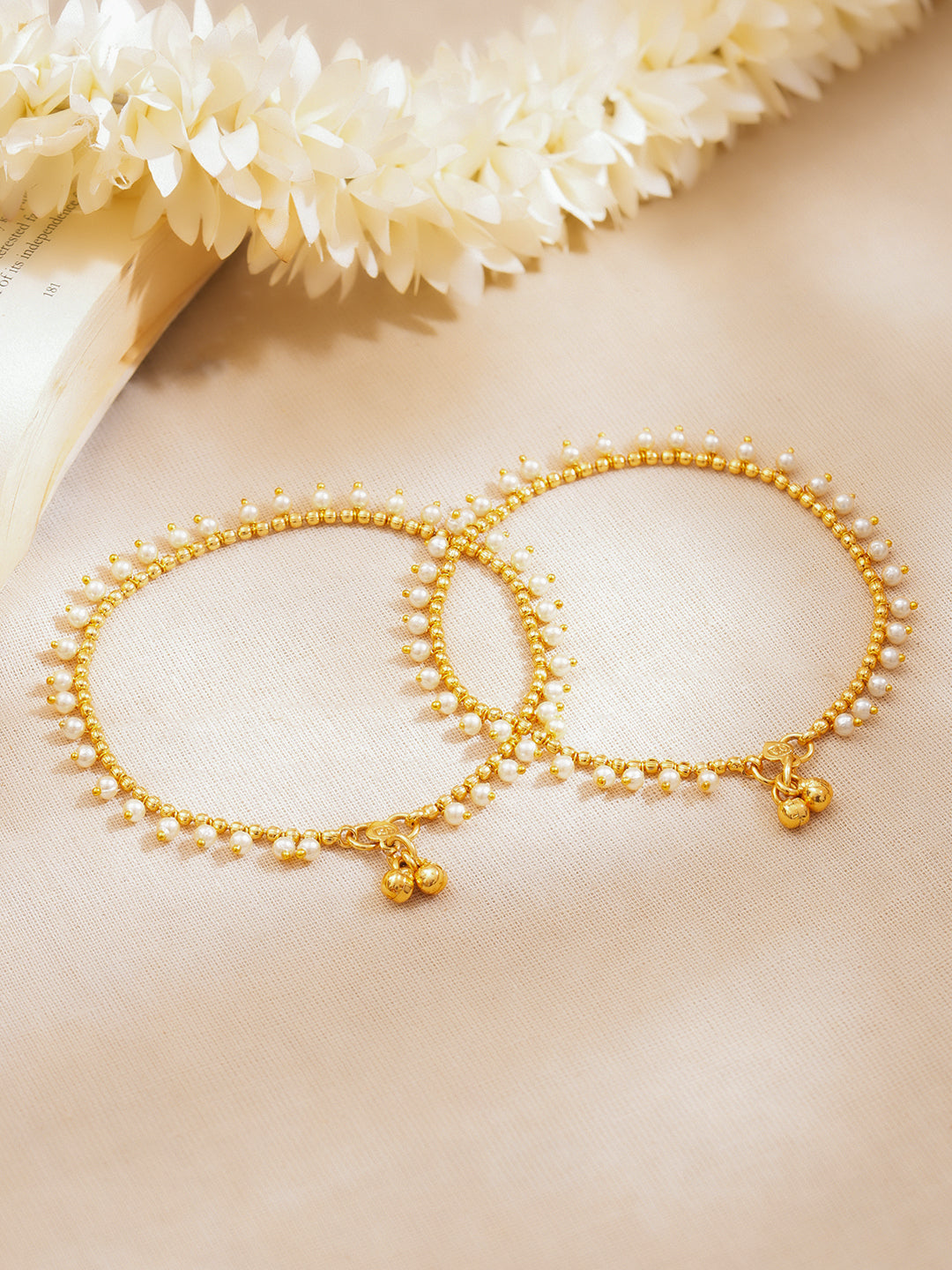 【Rubans】 Set of 2 Gold Plated Pearl Beaded Ghungroo Anklets｜ゴールドメッキ パールビーズ グングルー アンクレット 2本セット