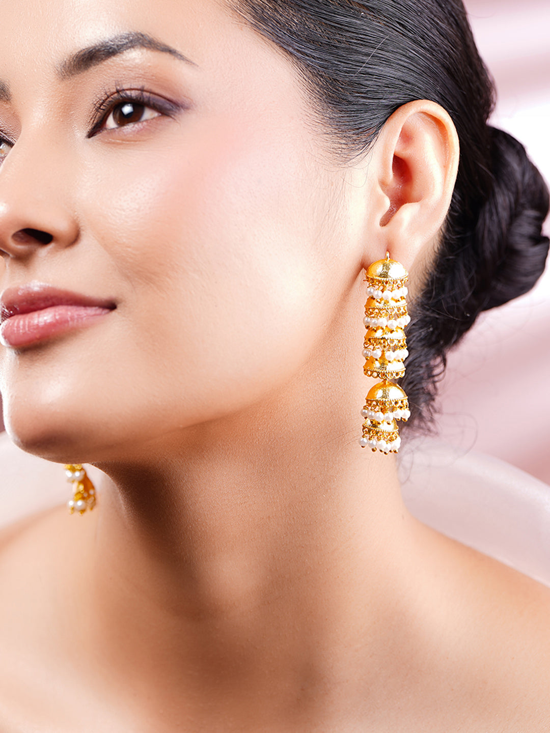 【Rubans】 Gold-Plated Pearl Layered Jhumka Dangler Earrings｜ゴールドメッキ パール レイヤード ジュムカ ダングラーイヤリング