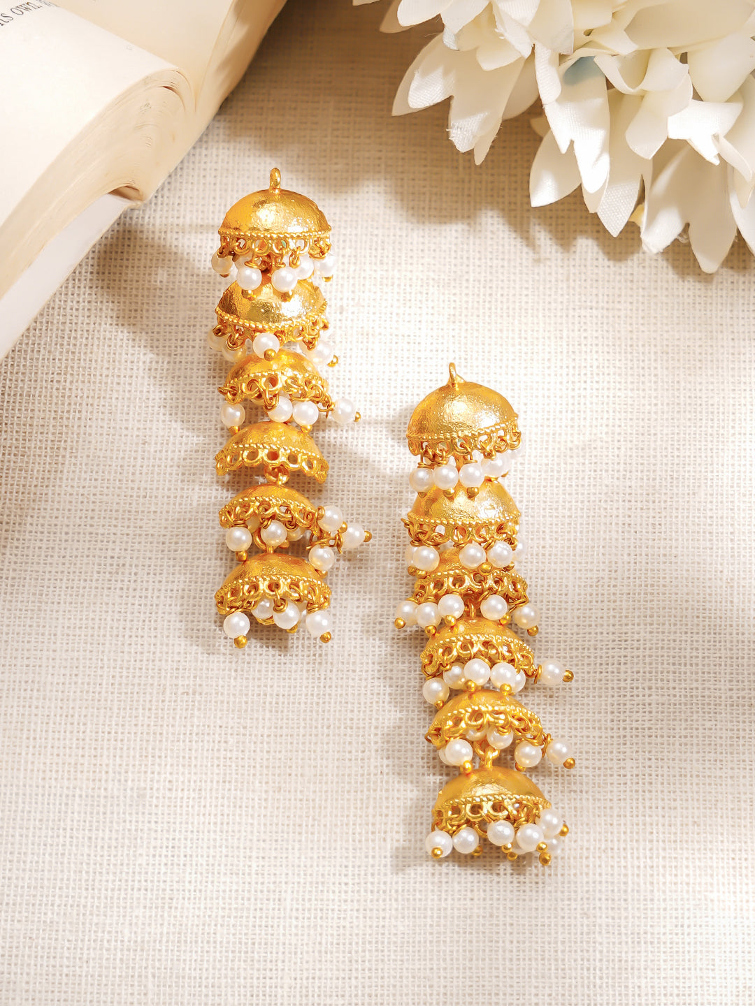 【Rubans】 Gold-Plated Pearl Layered Jhumka Dangler Earrings｜ゴールドメッキ パール レイヤード ジュムカ ダングラーイヤリング