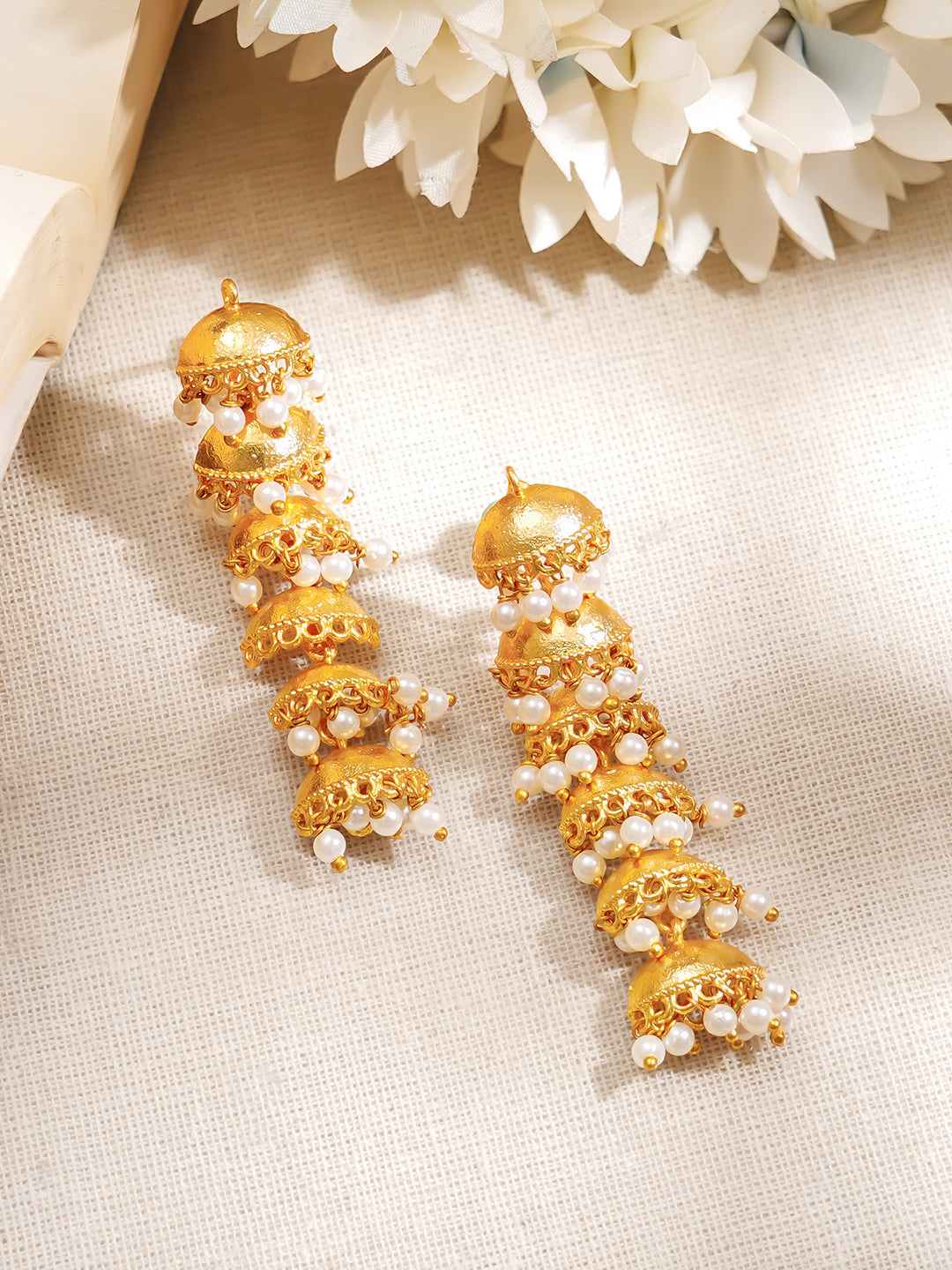 【Rubans】 Gold-Plated Pearl Layered Jhumka Dangler Earrings｜ゴールドメッキ パール レイヤード ジュムカ ダングラーイヤリング