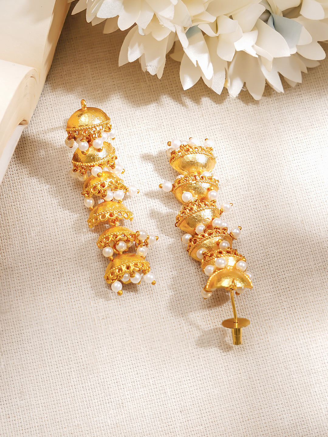 【Rubans】 Gold-Plated Pearl Layered Jhumka Dangler Earrings｜ゴールドメッキ パール レイヤード ジュムカ ダングラーイヤリング