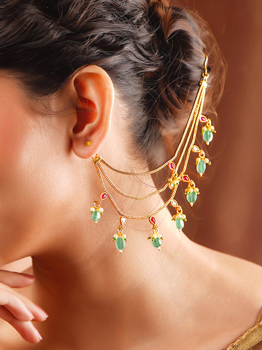 【Rubans】 Gold Plated Green Beaded Layered Kundan Kaan Chain Earrings｜ゴールドメッキ グリーンビーズ レイヤード クンダン カーンチェーン イヤリング（幅 8 cm）
