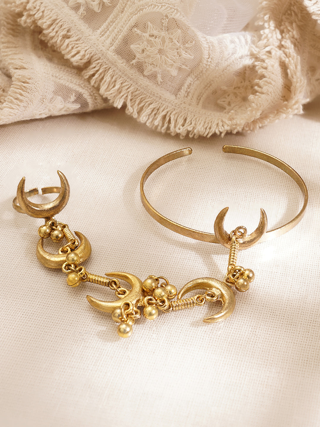 Gold Crescent Moon Haathphool Bracelet フリーサイズ
