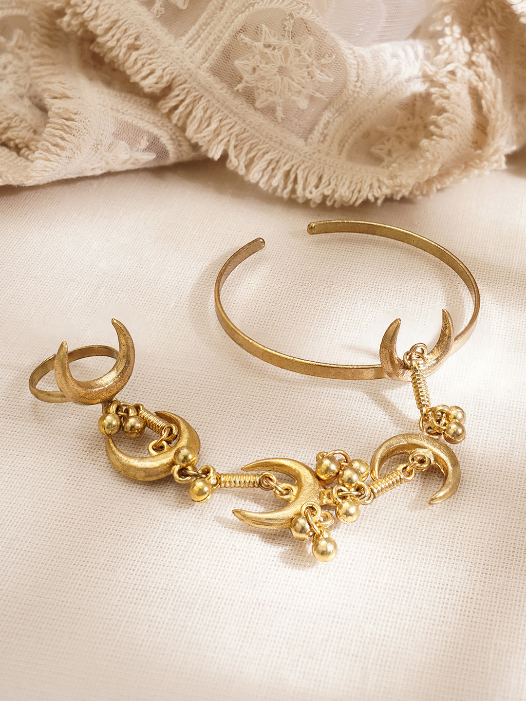 Gold Crescent Moon Haathphool Bracelet フリーサイズ
