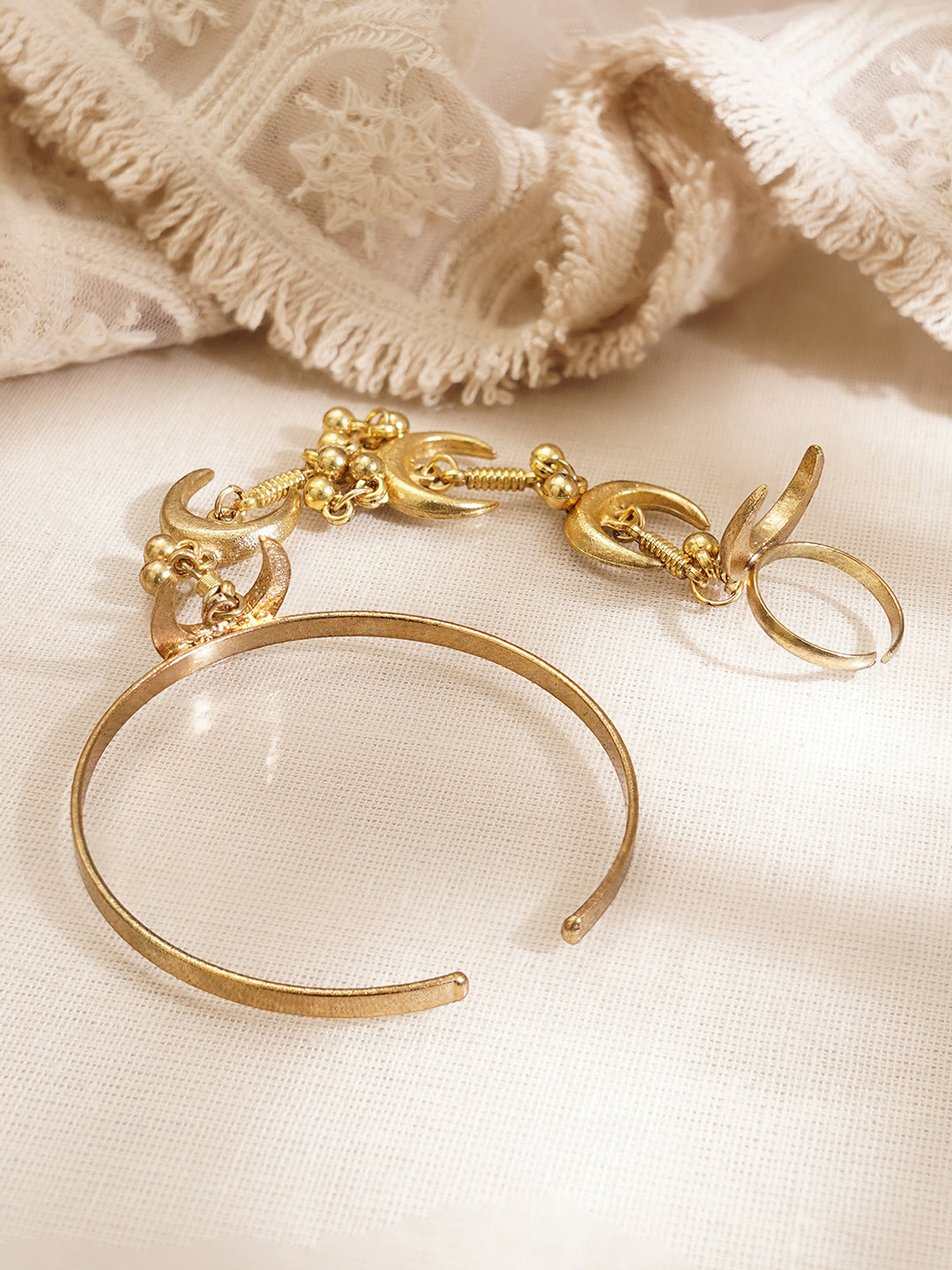 Gold Crescent Moon Haathphool Bracelet フリーサイズ