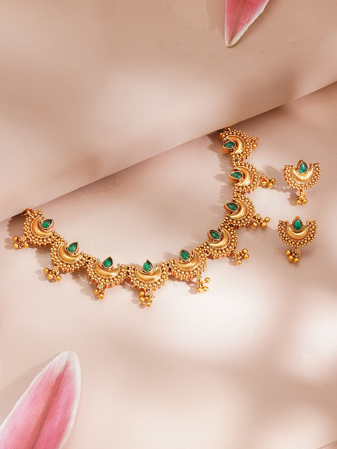 【Rubans】 Gold Plated Green Kundan Crescent Moon Choker Necklace Set｜ゴールドメッキ グリーンクンダン クレセントムーン チョーカーセット