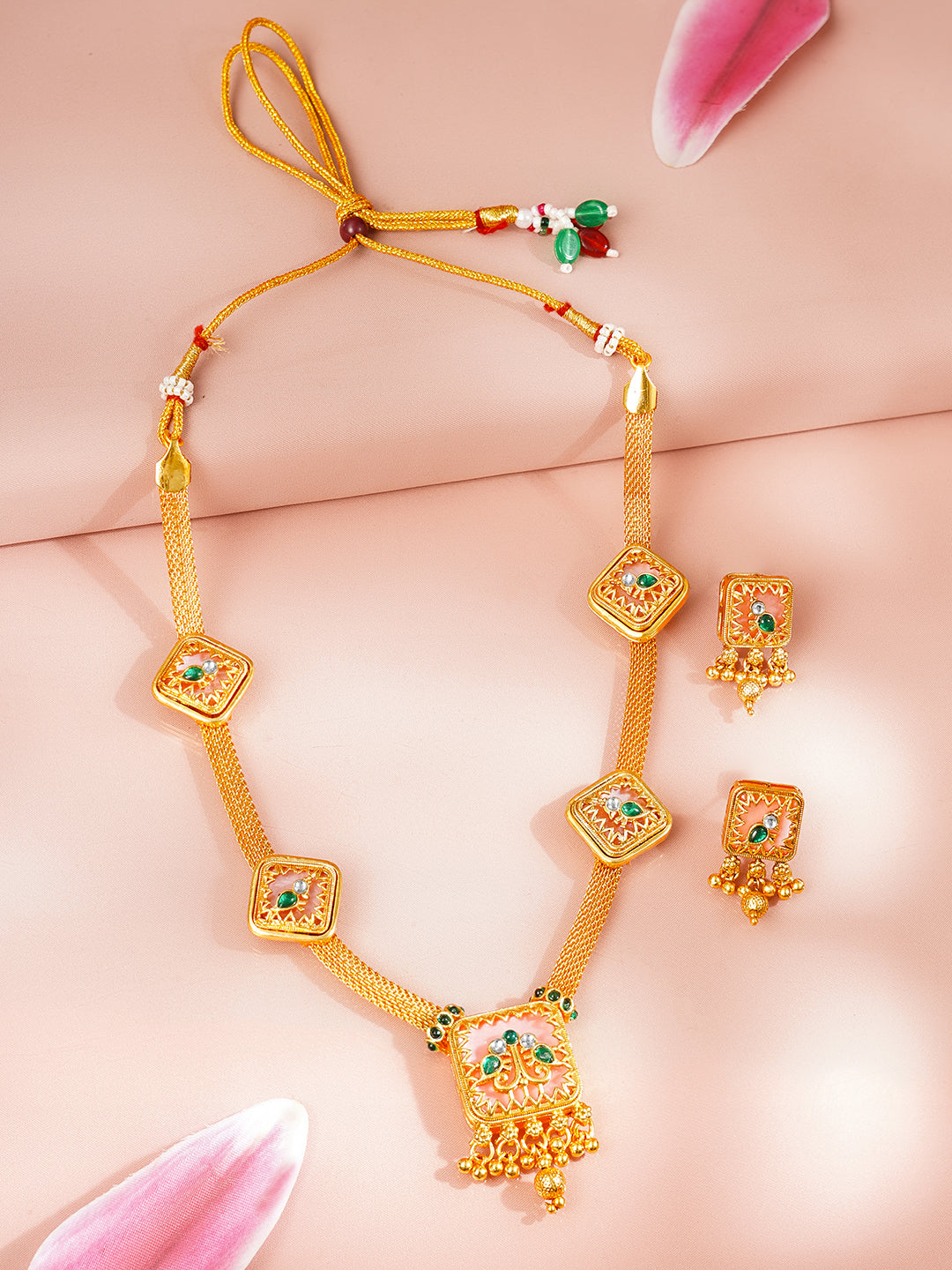 【Rubans】 Gold Plated Cubic Motif Pink Studded Necklace Set｜ゴールドメッキ キューブモチーフ ピンクストーン ネックレスセット（マーンティッカ付き）
