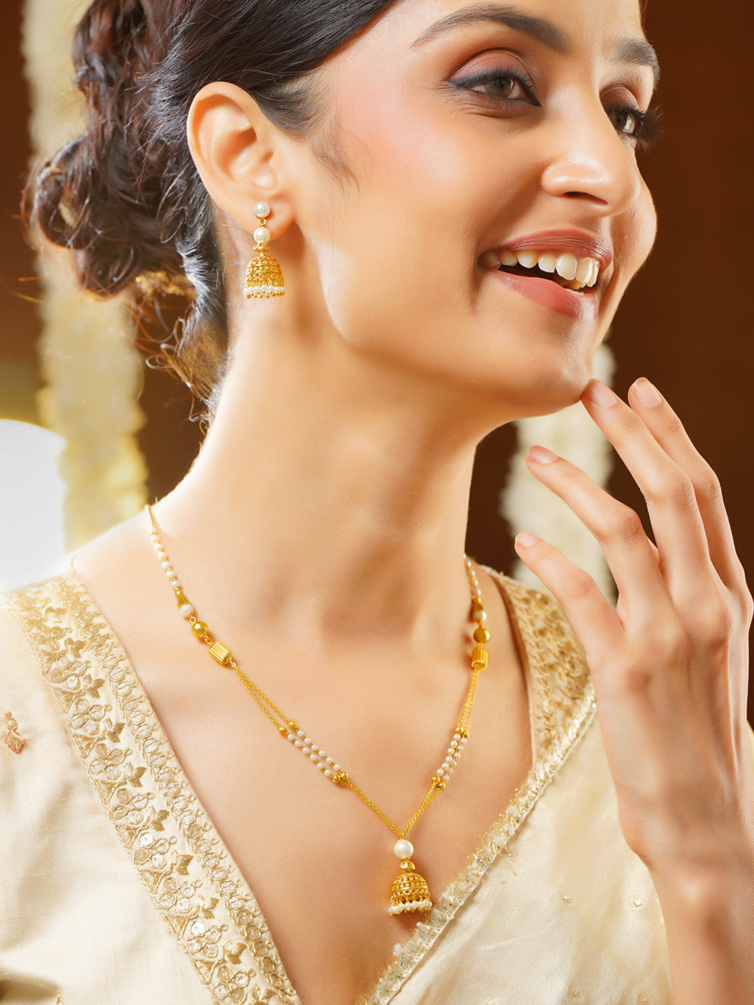 【Rubans】Gold Plated pearl beaded string hanging bell-shaped jhumka drop pendant Set｜ゴールドメッキ パールビーズ ベル ジュムカ ドロップ ペンダントセット