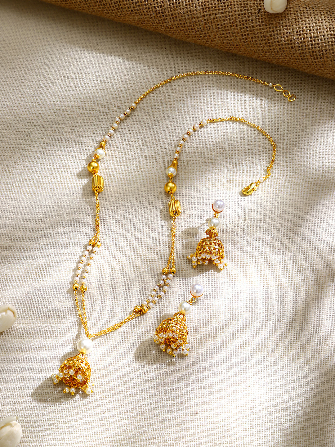 【Rubans】Gold Plated pearl beaded string hanging bell-shaped jhumka drop pendant Set｜ゴールドメッキ パールビーズ ベル ジュムカ ドロップ ペンダントセット