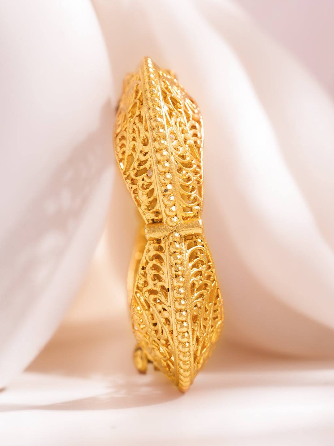 Golden Lacework Openable Bracelet Width - 2 cm