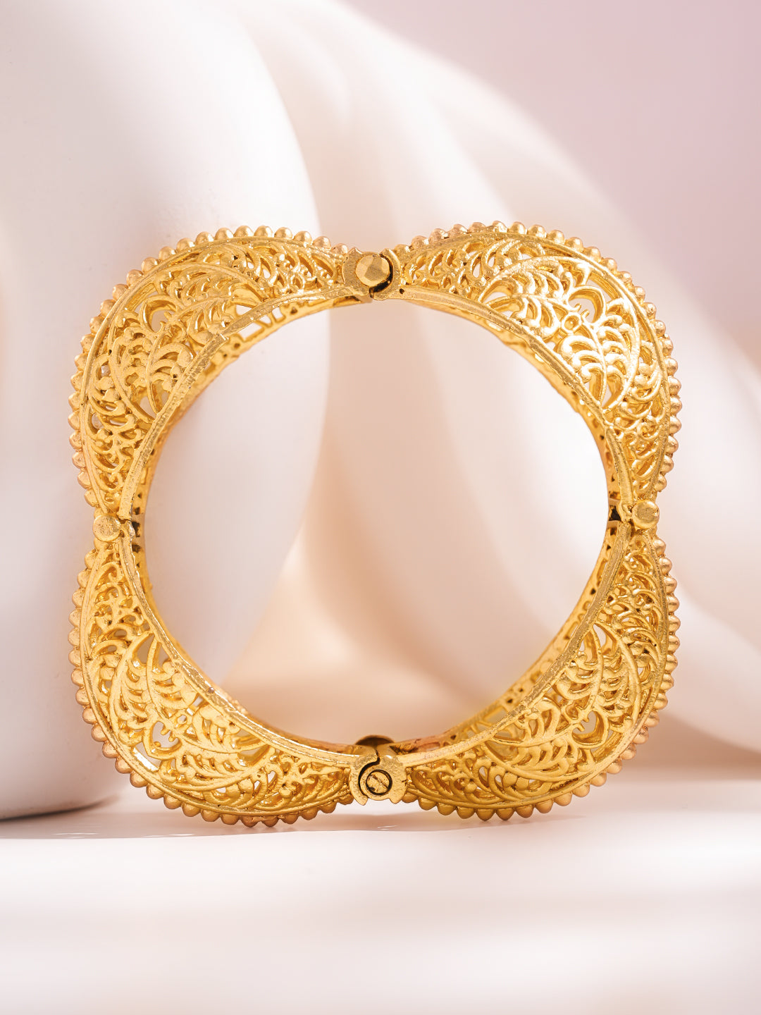 Golden Lacework Openable Bracelet Width - 2 cm