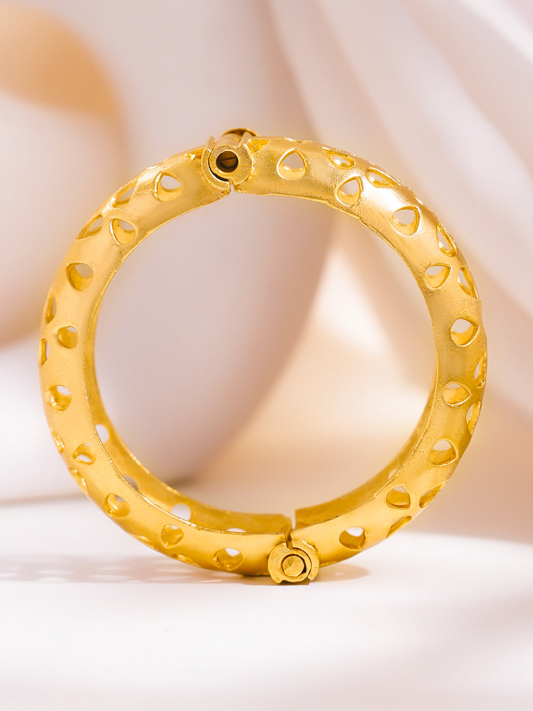 Golden Mirage Cutwork Statement Kada Width - 2 cm