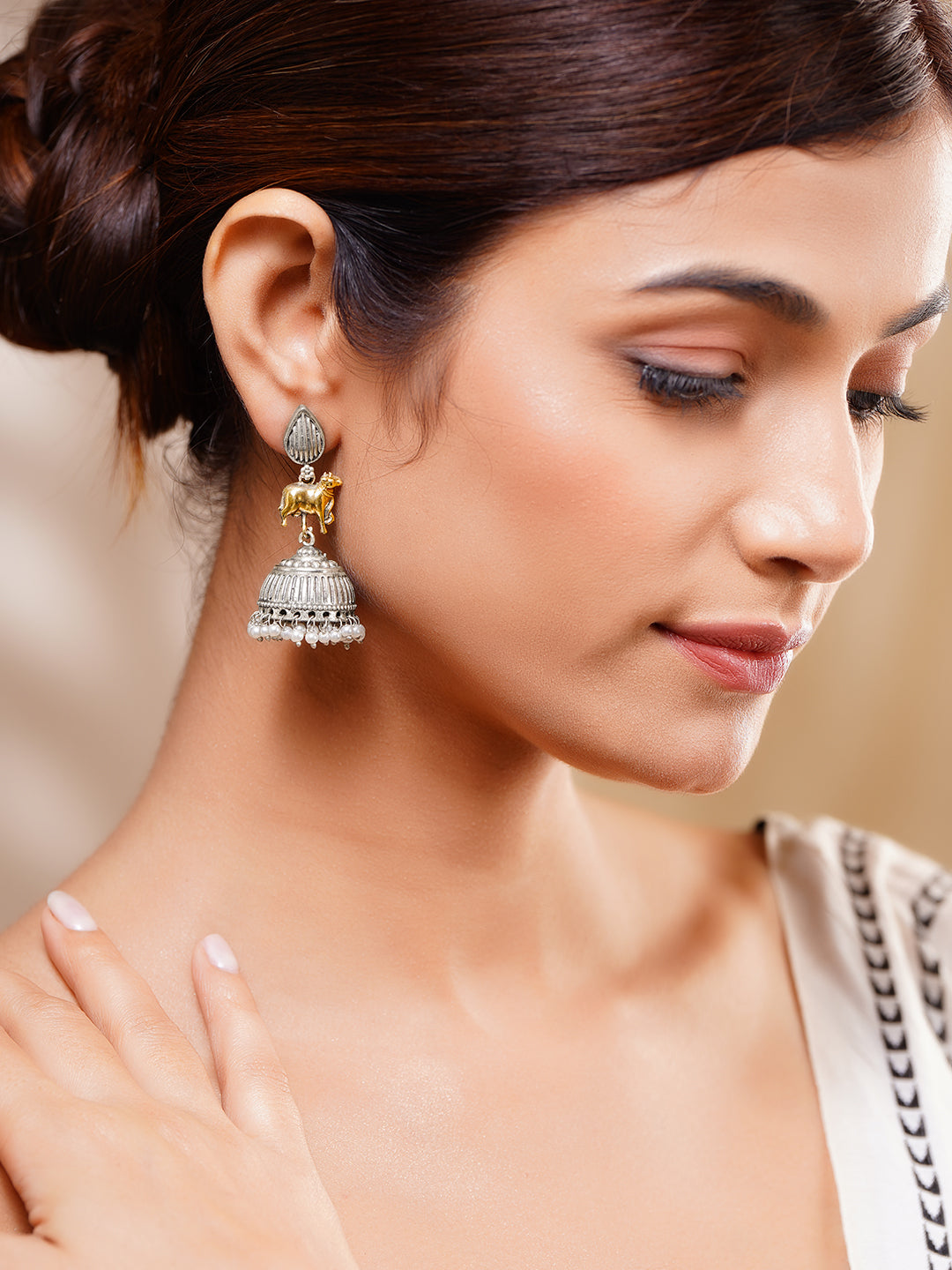 Heritage Animal Charm Oxidised Jhumkas フリーサイズ