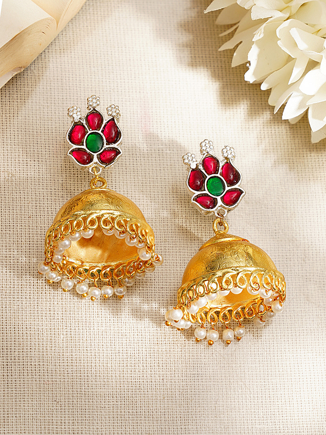 【Rubans】 Gold-Plated Ruby Green Kundan Floral Jhumka Earrings｜ゴールドメッキ ルビー＆グリーン クンダン フローラル ジュムカイヤリング