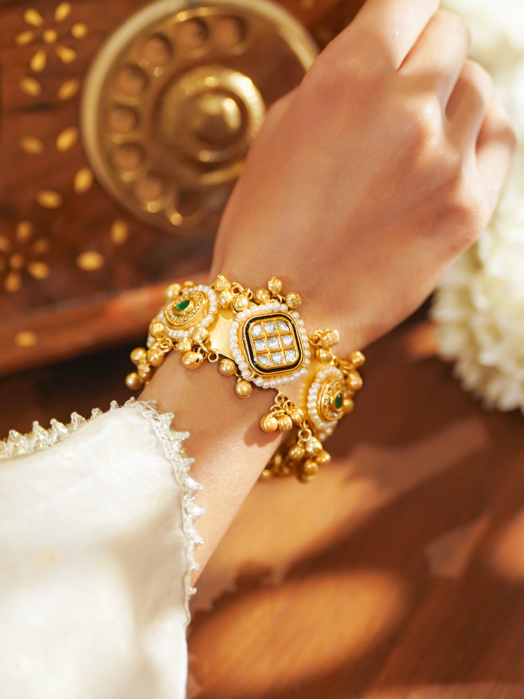 Pearl Embellished Gold Beaded Kundan Bracelet フリーサイズ