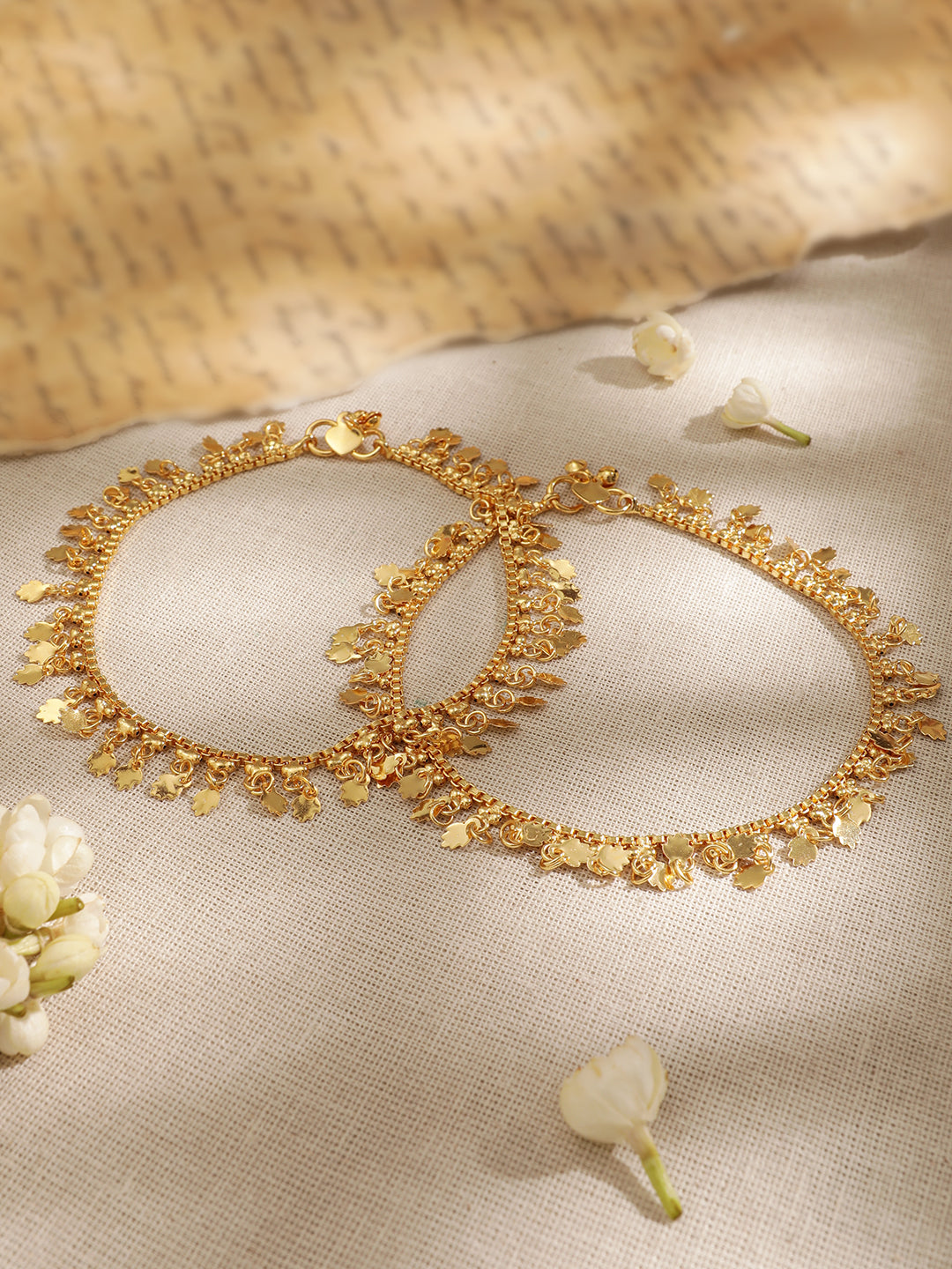 Gilded Splendor 22K Gold-Plated Linked Chain Anklet - A Statement of Glamour Gold