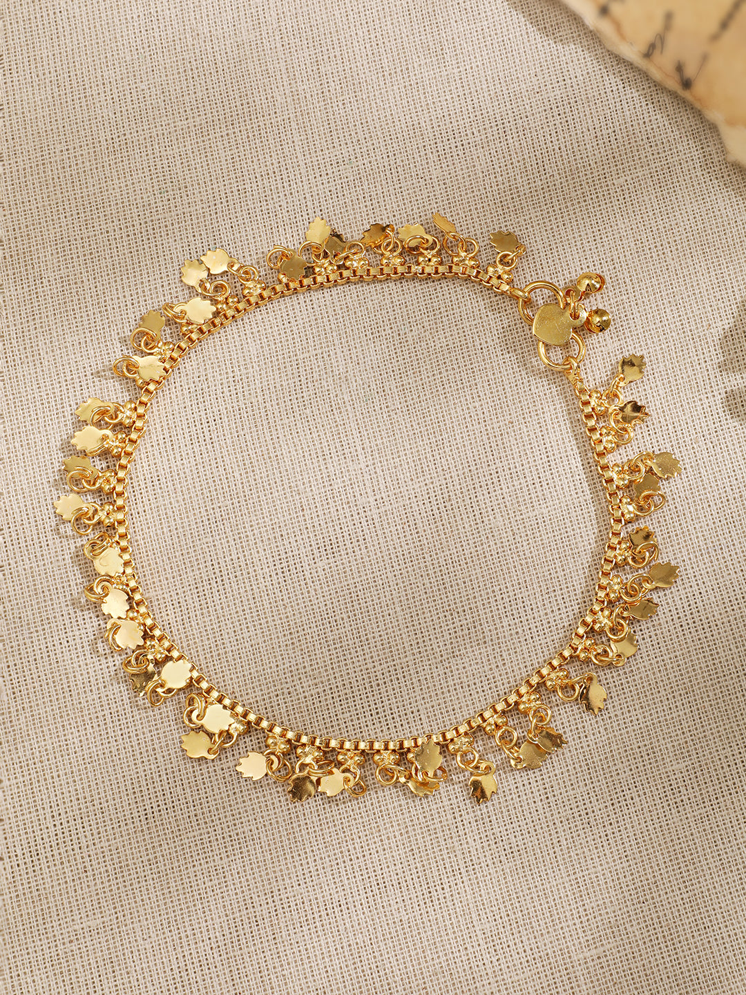 Gilded Splendor 22K Gold-Plated Linked Chain Anklet - A Statement of Glamour Gold
