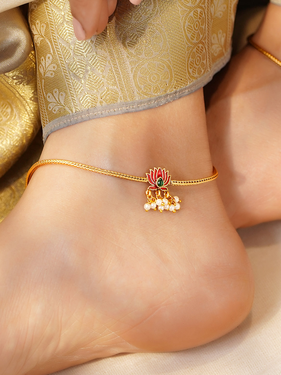 Lotus Motif Pearl Drop Gold Toned Anklet フリーサイズ