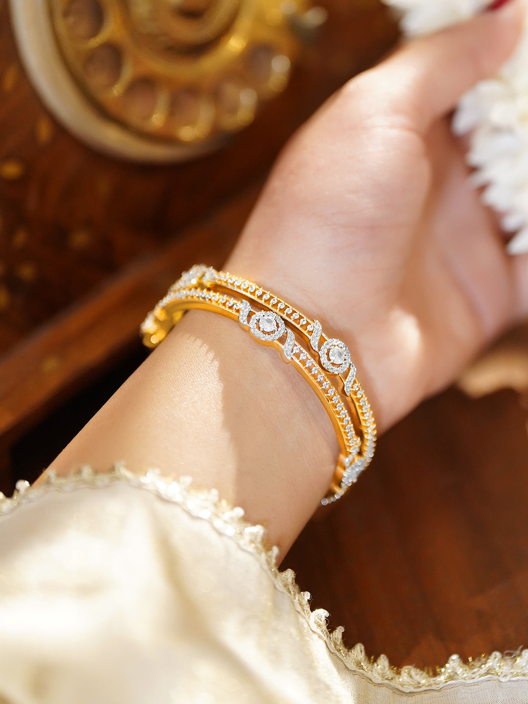 Statement Cubic Zirconia Solitaire Gold Bangles フリーサイズ