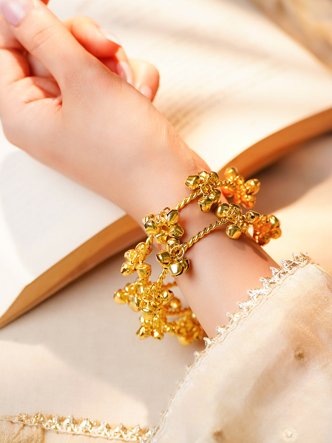 Gold Ghungroo Cluster Festive Bangles フリーサイズ