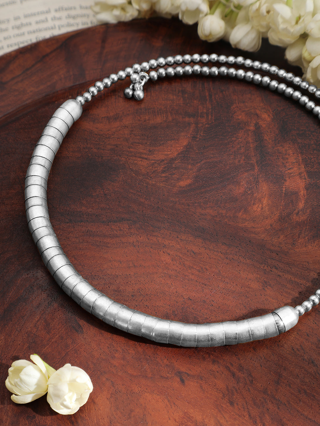 Gracefully Textured Silver Statement Choker フリーサイズ