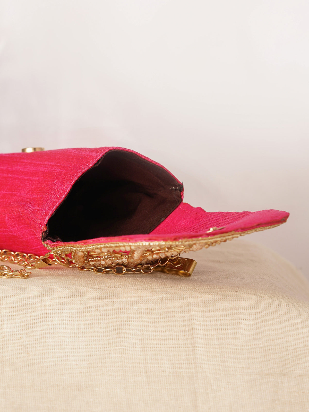 Hot Pink Embroidered Festive Mobile Sling Pouch フリーサイズ