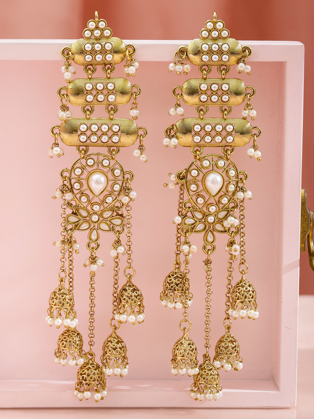 Rubans 18K Mehndi Gold-Plated White Pearl Studded Layered Shoulder Duster Jhumka Earrings フリーサイズ