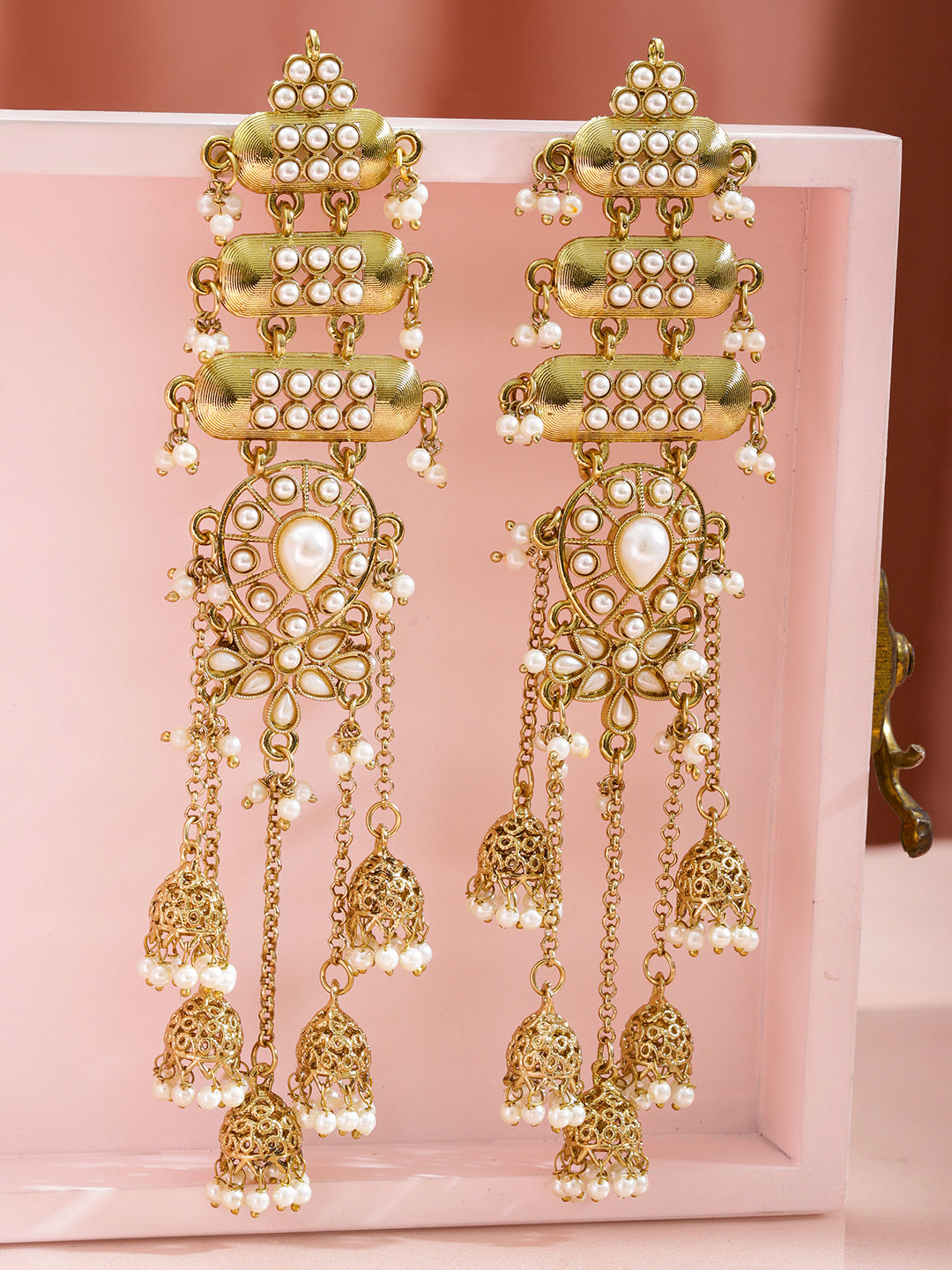 Rubans 18K Mehndi Gold-Plated White Pearl Studded Layered Shoulder Duster Jhumka Earrings フリーサイズ