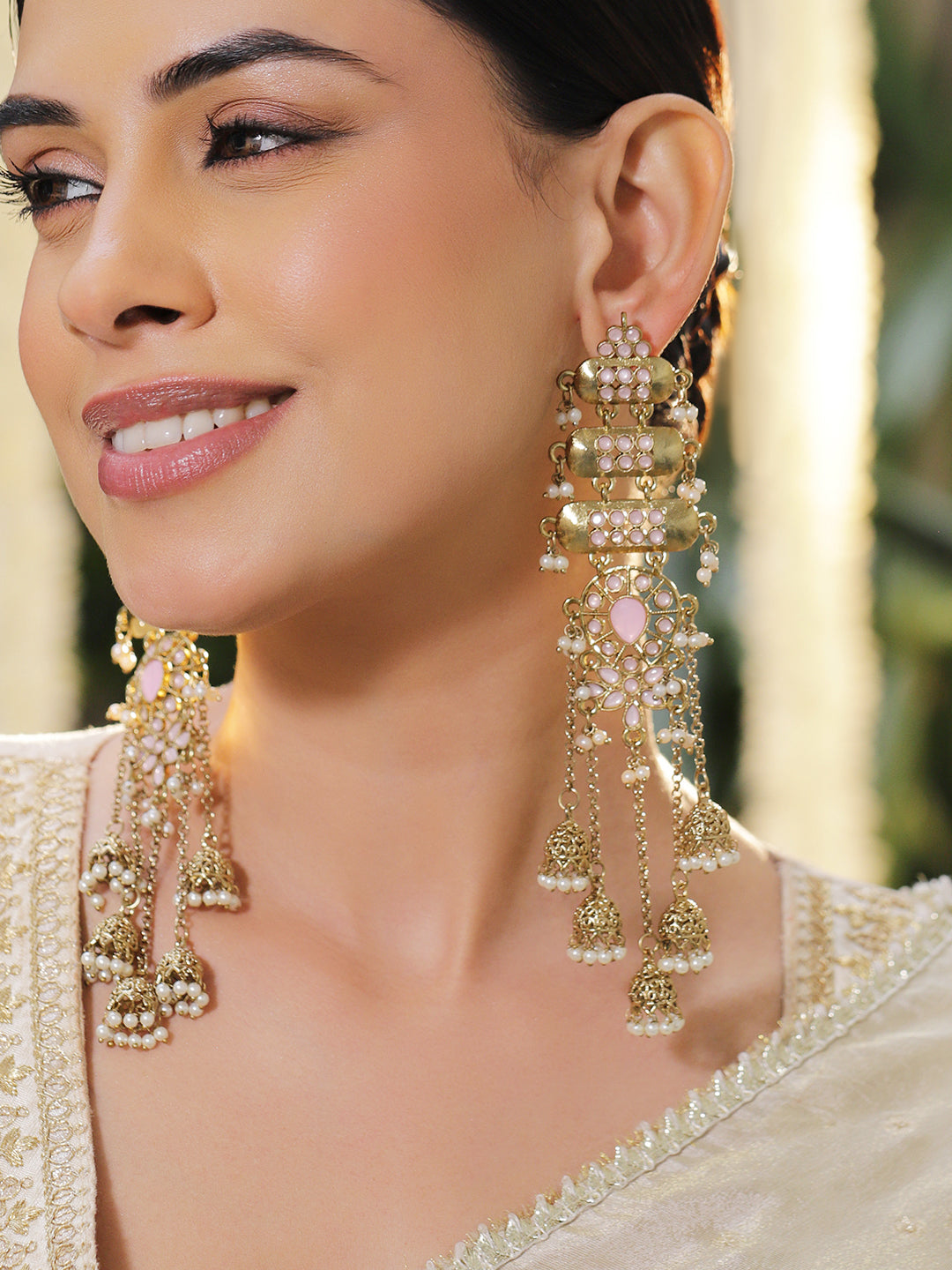 Rubans 18K Mehndi Gold-Plated Pastel Pink Stone & White Pearl Layer Shoulder Duster Jhumka フリーサイズ