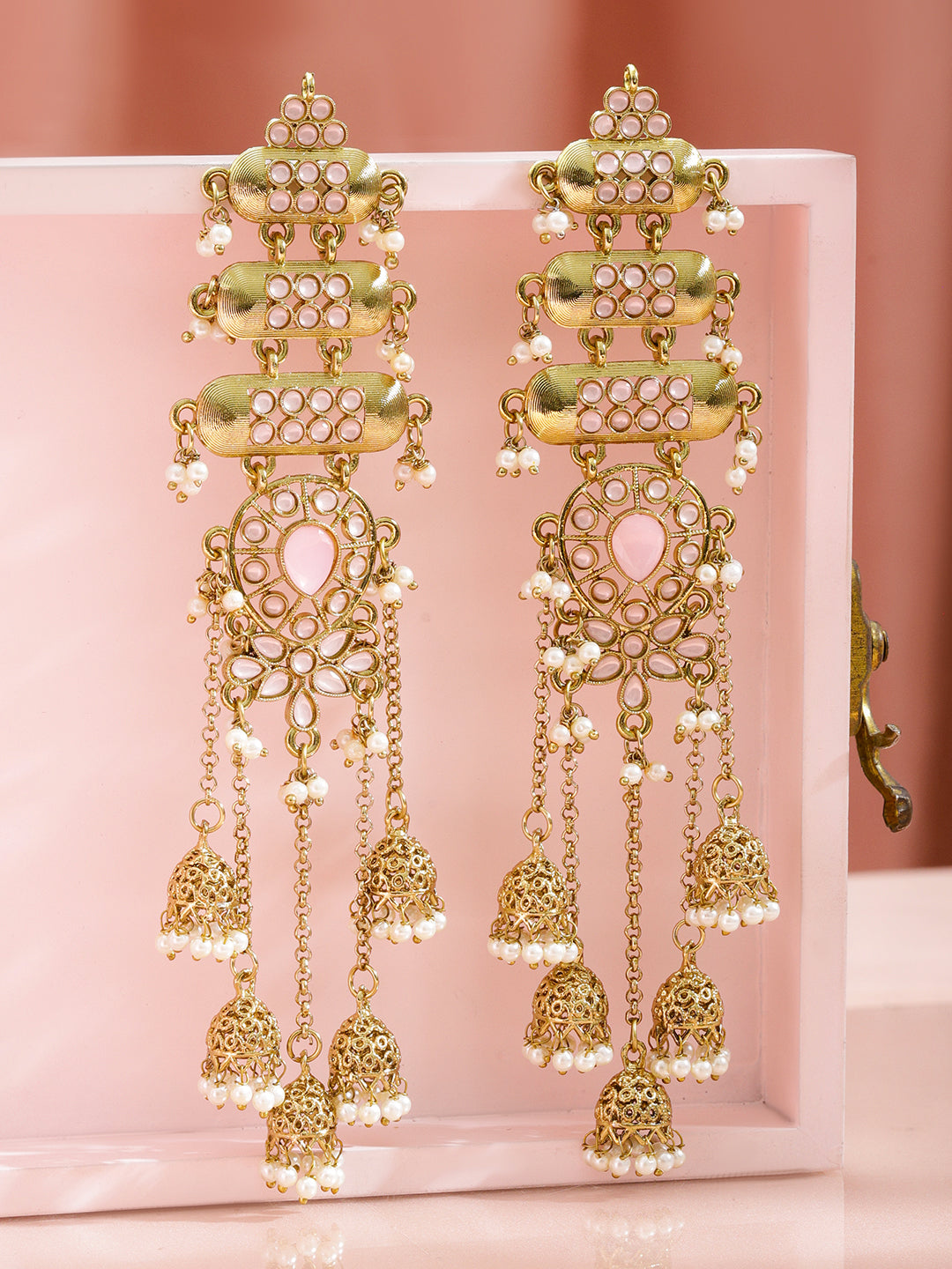 Rubans 18K Mehndi Gold-Plated Pastel Pink Stone & White Pearl Layer Shoulder Duster Jhumka フリーサイズ