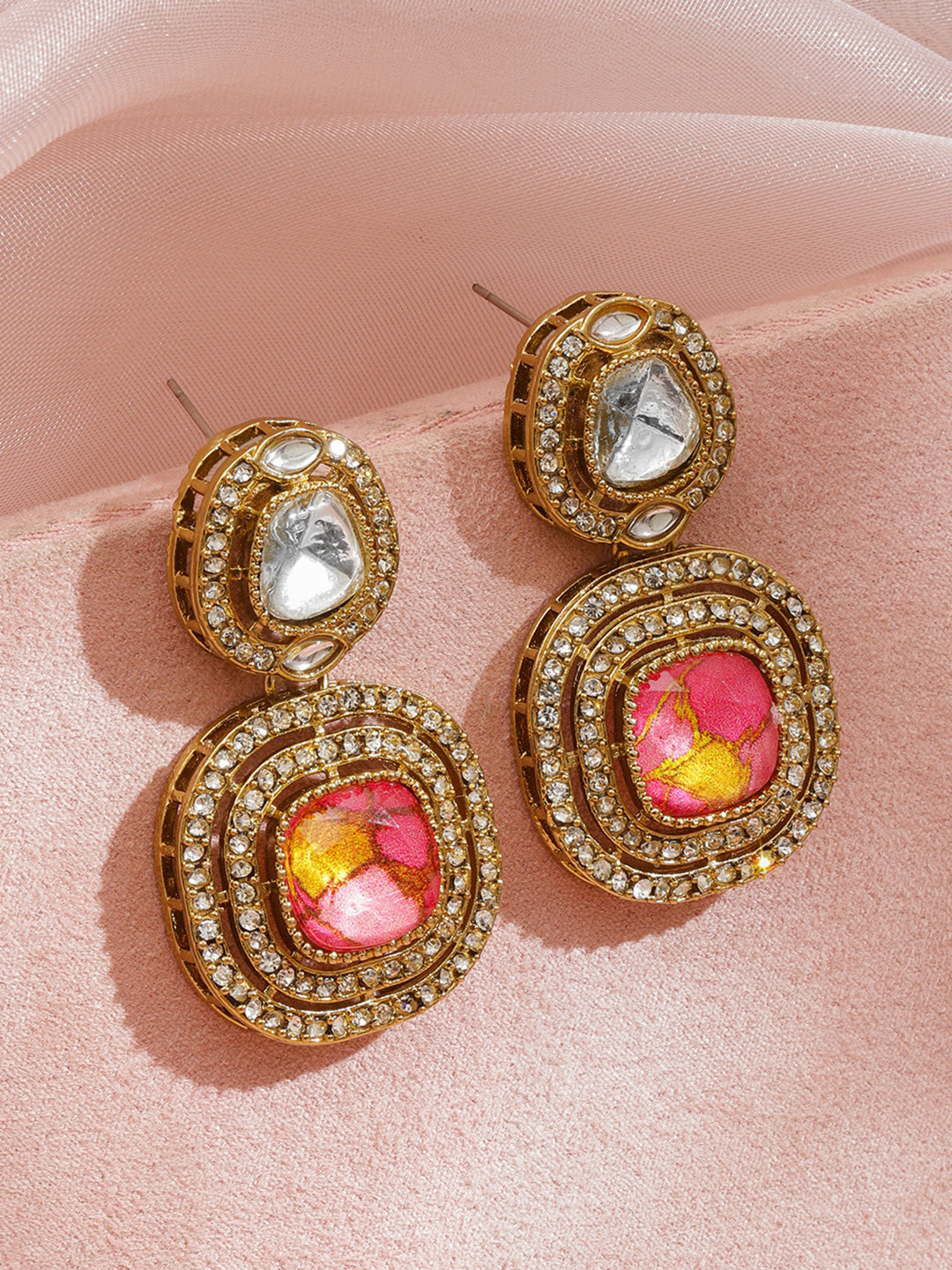 Luxe Radiance Pink Danglers フリーサイズ