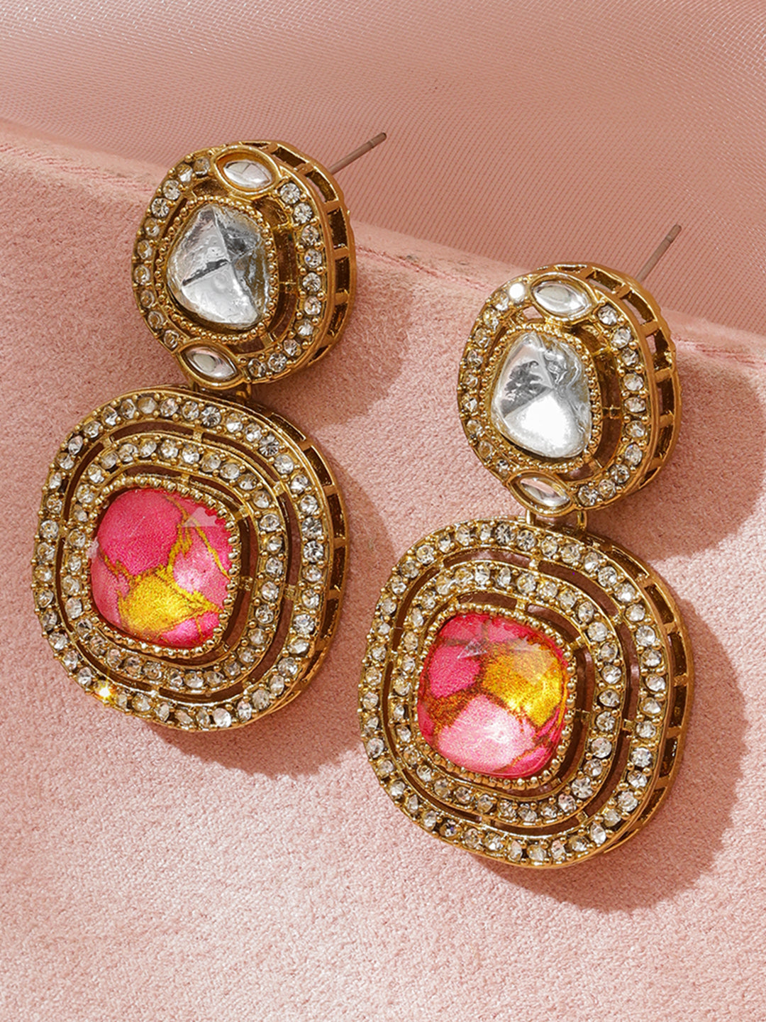 Luxe Radiance Pink Danglers フリーサイズ