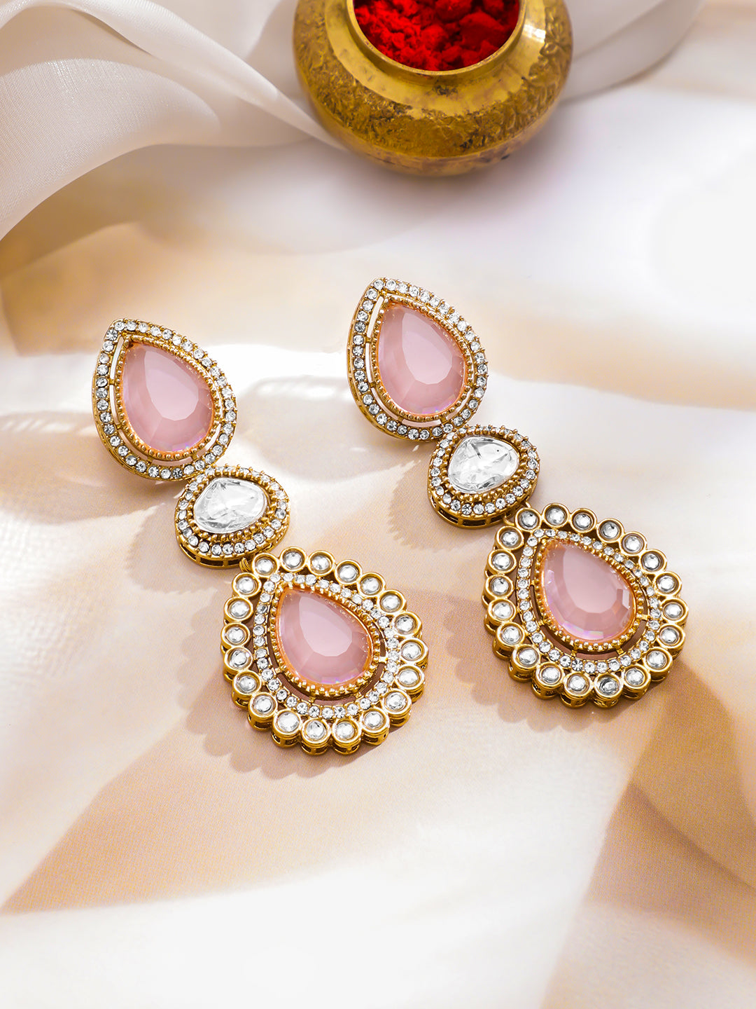 Elegant Spark Light Pink Earrings フリーサイズ