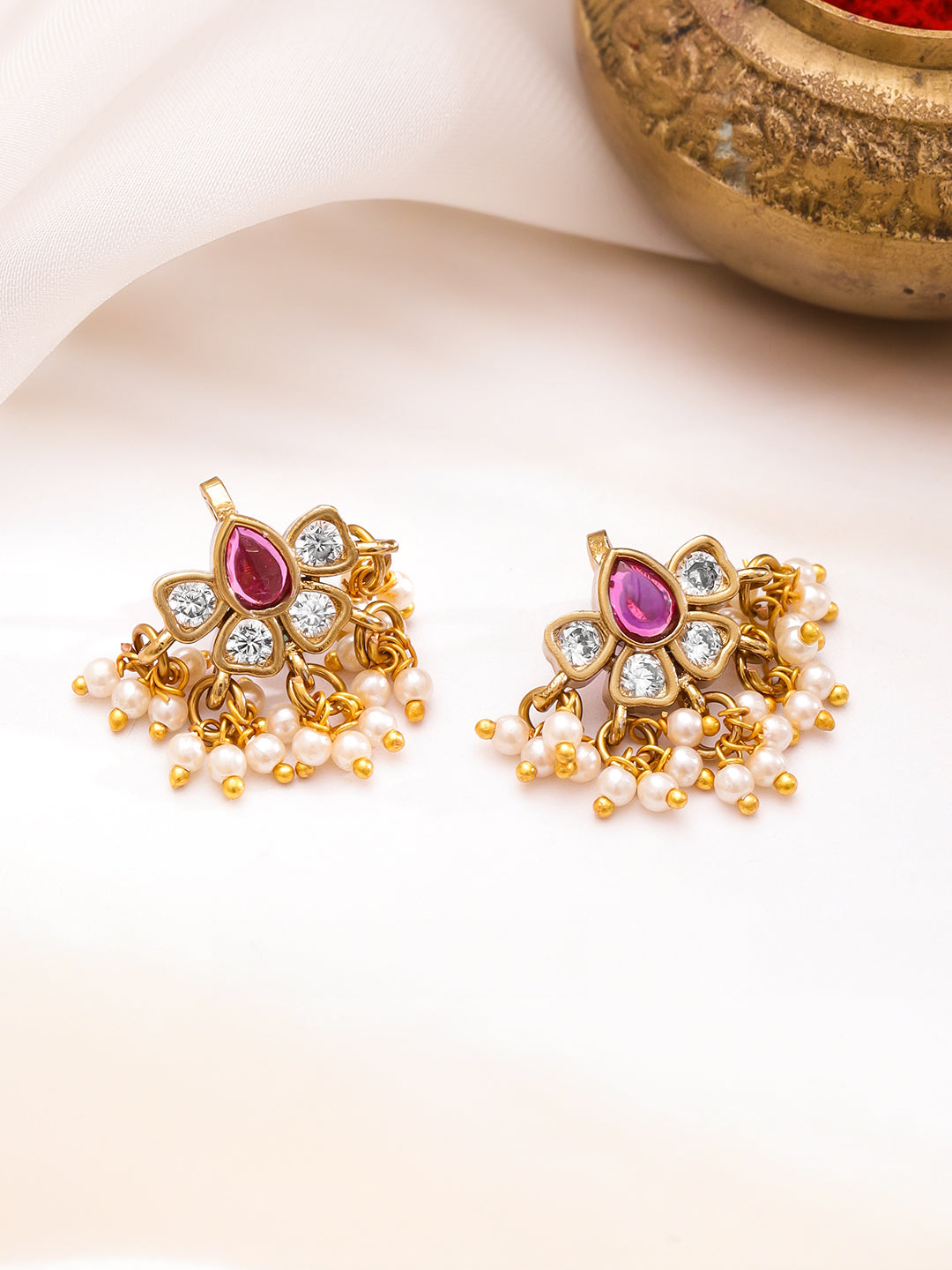 Pink Teardrop Pearl Beaded Ear Cuffs フリーサイズ