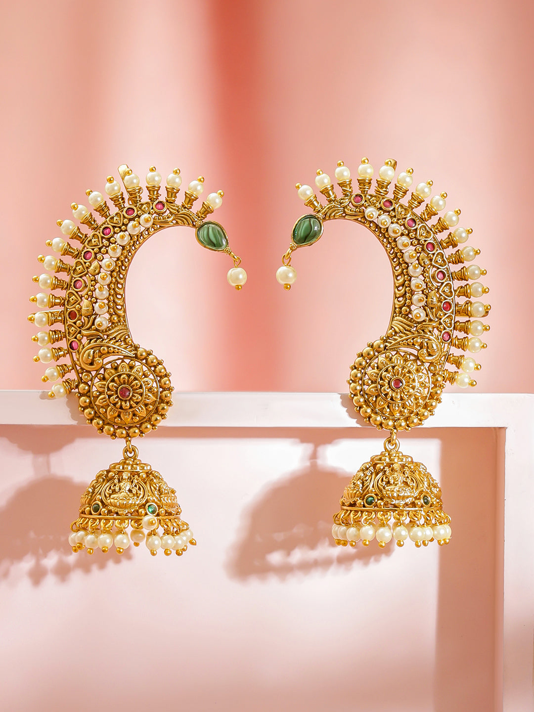 Gold Toned Ear Cuff Jhumkas フリーサイズ