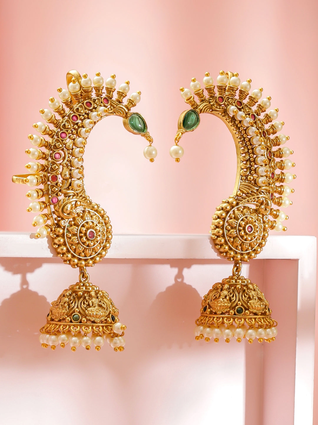 Gold Toned Ear Cuff Jhumkas フリーサイズ