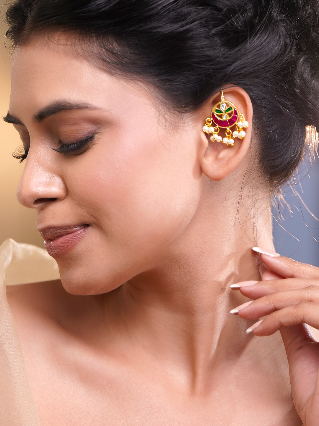 Elegant Festive Ruby Green Statement Ear Cuffs フリーサイズ