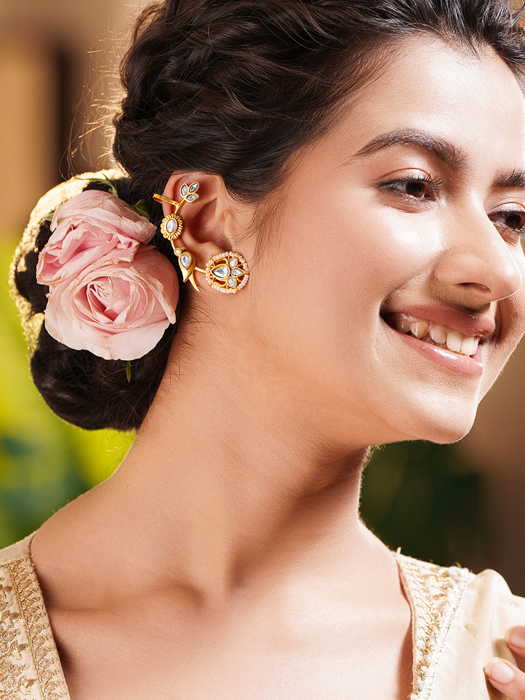 Gold Plated Brass White Kundan Pearl Floral Ear Cuff Earrings フリーサイズ