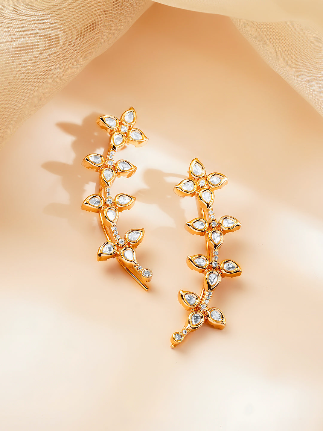 Golden Bloom Kundan Vine Ear Cuffs フリーサイズ