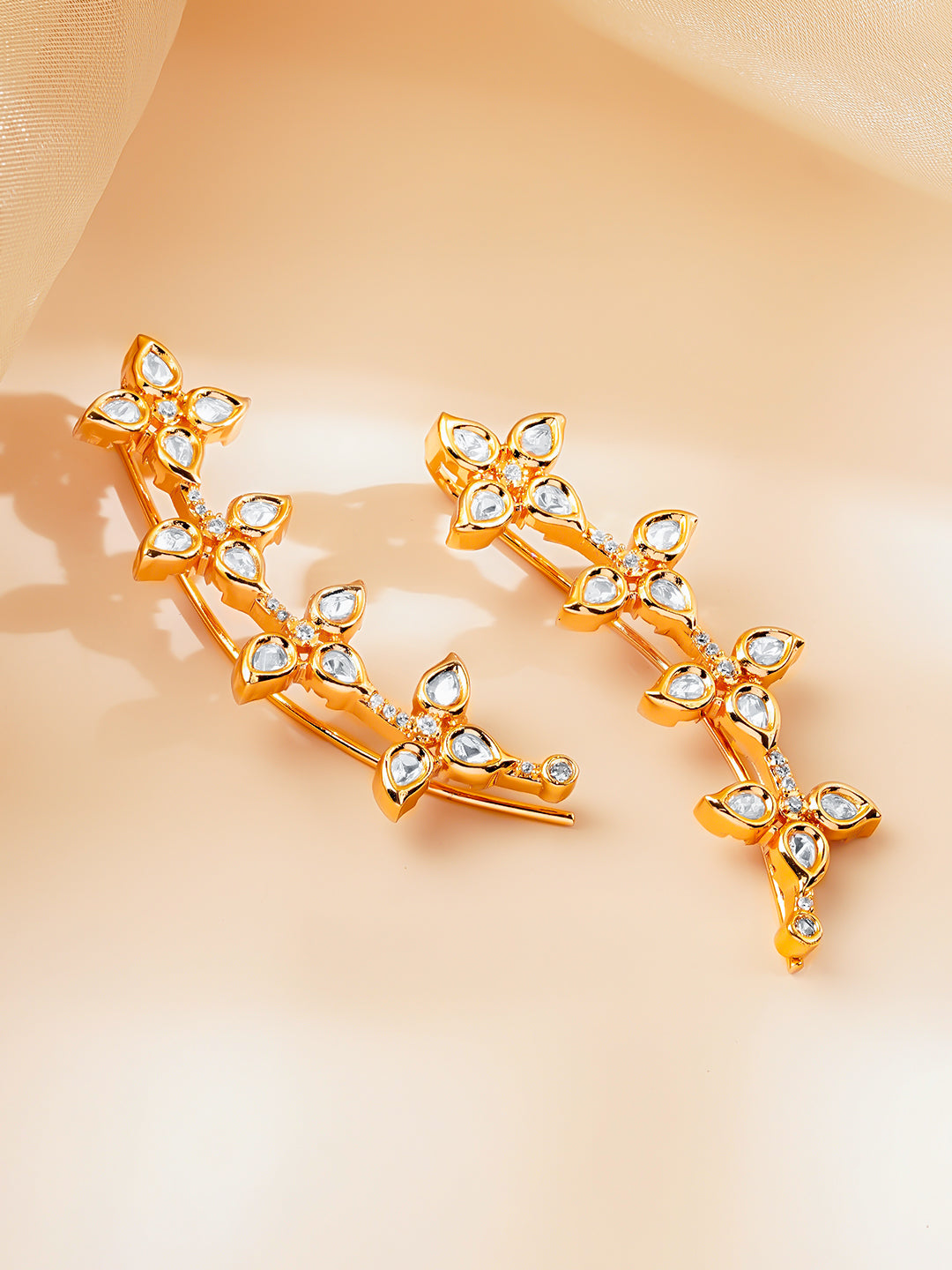 Golden Bloom Kundan Vine Ear Cuffs フリーサイズ
