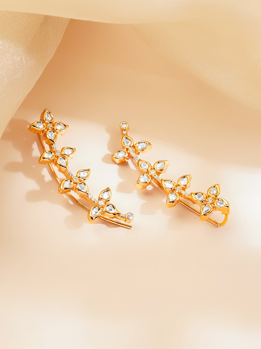 Golden Bloom Kundan Vine Ear Cuffs フリーサイズ