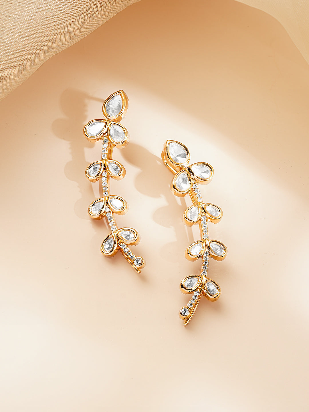 Golden Bloom Kundan Vine Ear Cuffs フリーサイズ