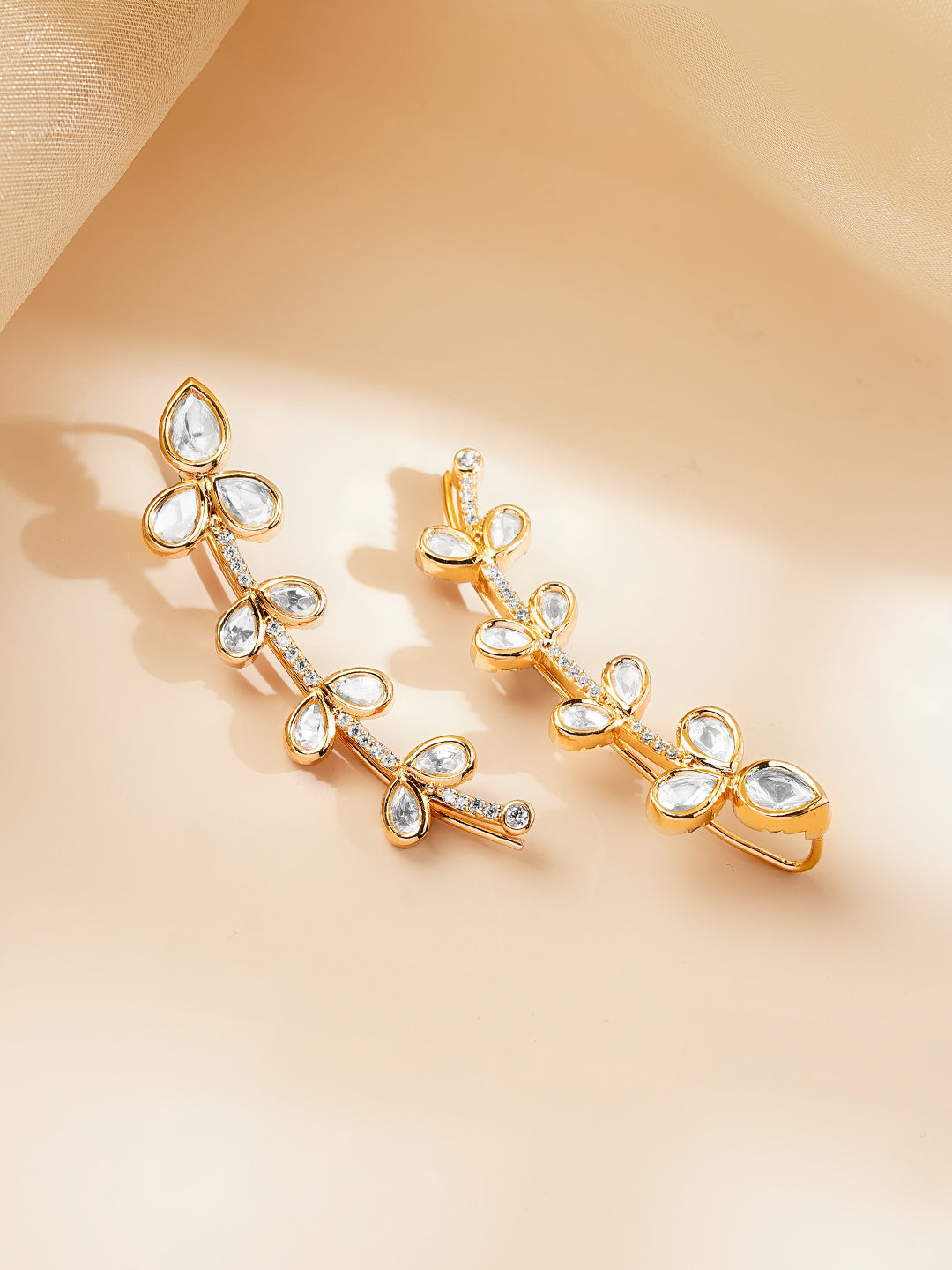 Golden Bloom Kundan Vine Ear Cuffs フリーサイズ