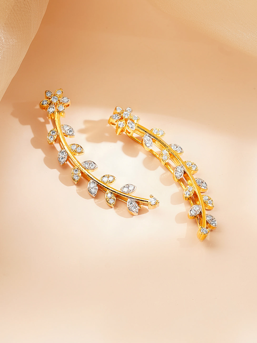 Rubans Women Gold & White Brass Cubic Zirconia Trendy 18K Gold Plated Ear Cuff フリーサイズ