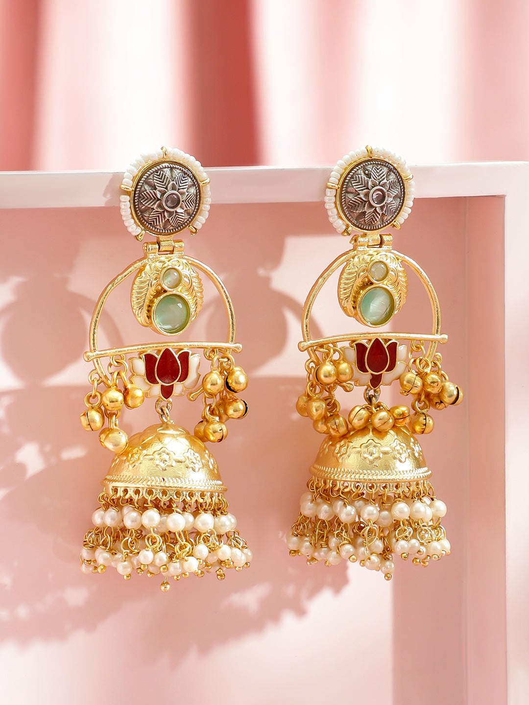 Multicolor Pearl Embellished Gold Kashmiri Jhumkas フリーサイズ