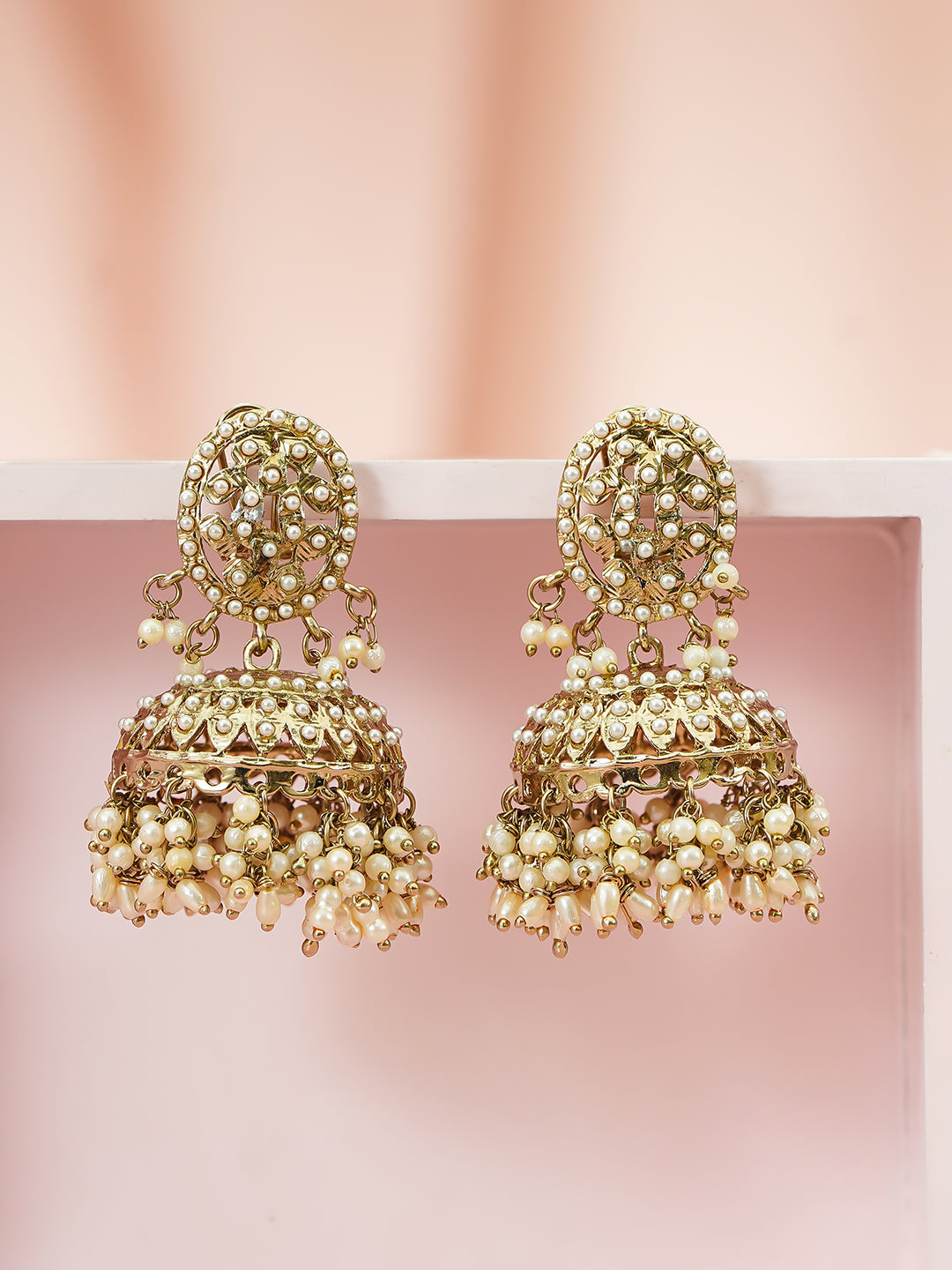 Pearl Embellished Gold Toned Jhumkas フリーサイズ