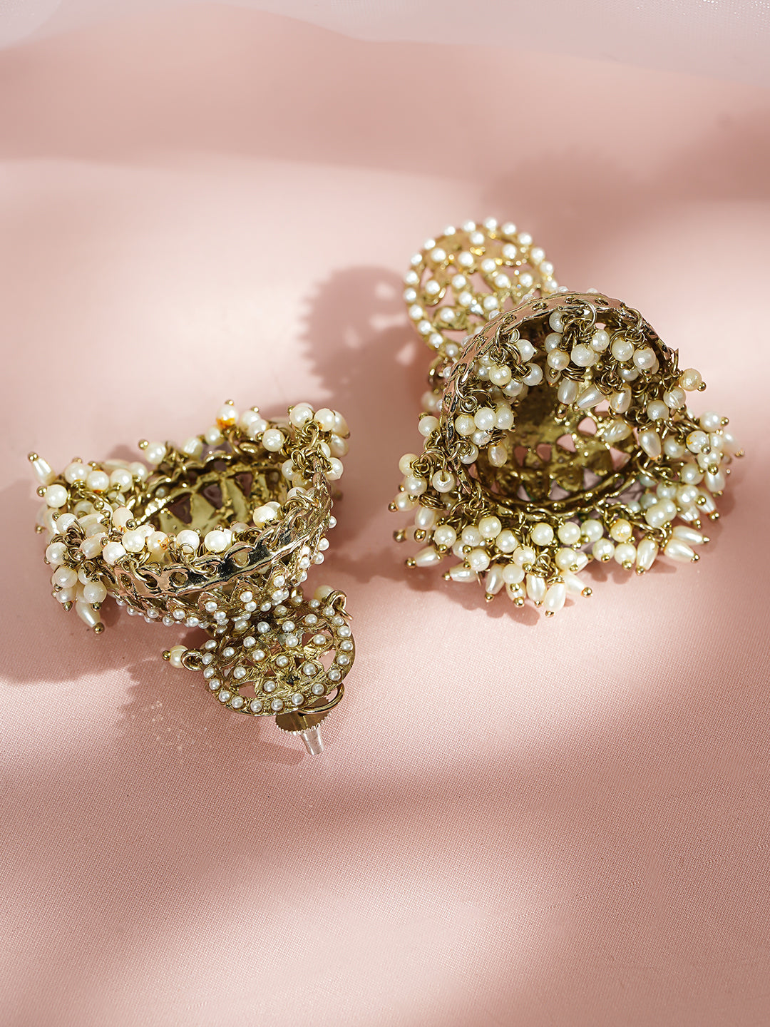 Pearl Embellished Gold Toned Jhumkas フリーサイズ