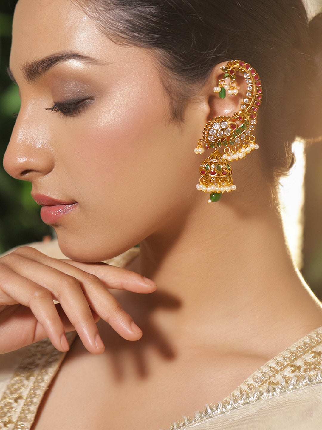 Multicolor Gold Toned Ear Cuff Jhumkas フリーサイズ